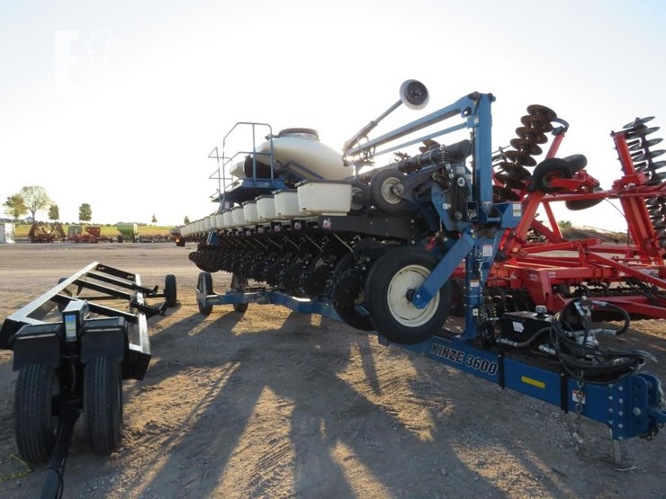 2011-kinze-3600-image-2
