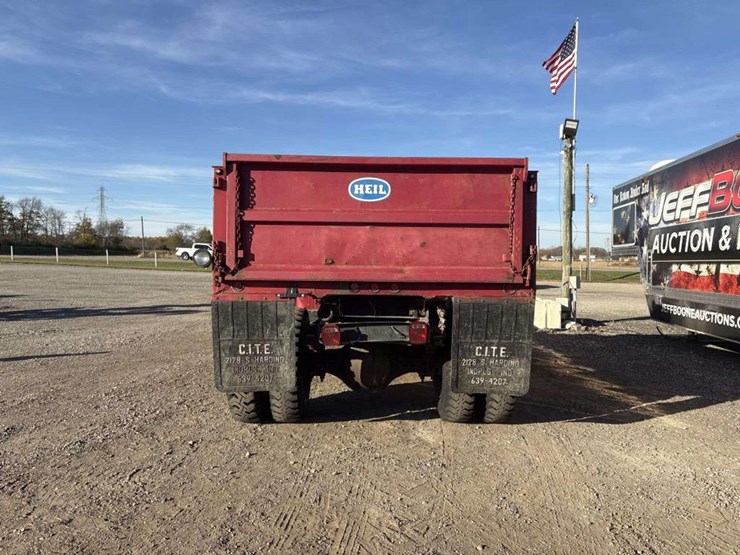 1985-gmc-7000-image-6