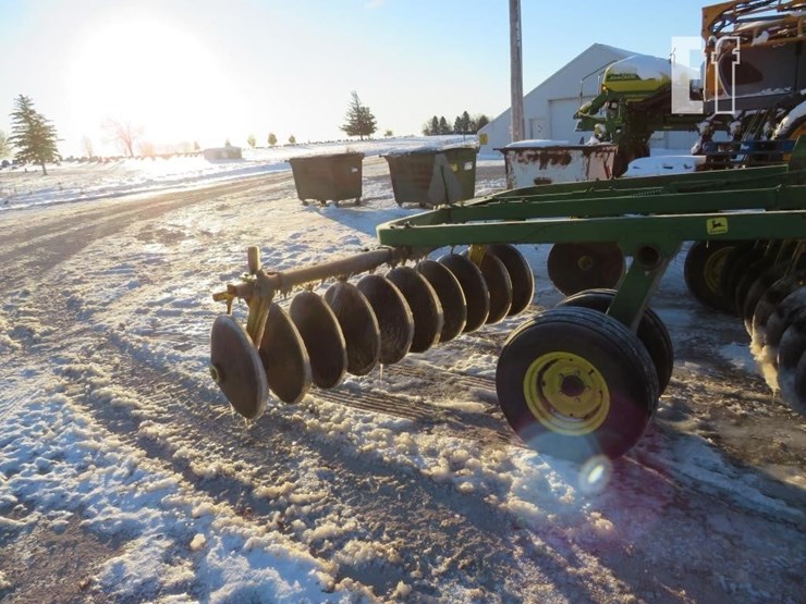 john-deere-220-image-4