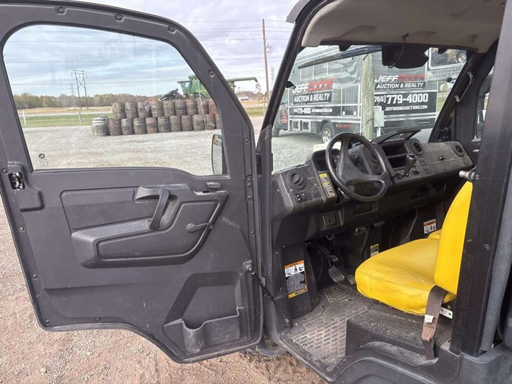 john-deere-gator-image-13