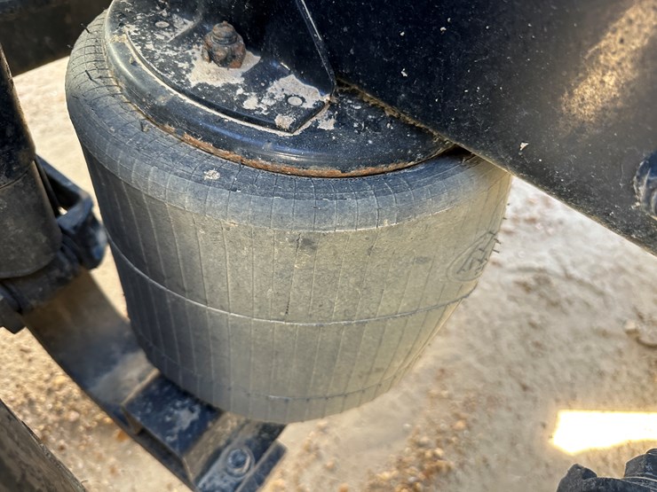 #33701-•-2011-mack-cxu-sleeper-truck-tractor-1m1aw09y4bm013132-image-26