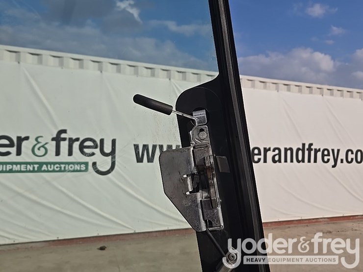 2021-bobcat-t595-image-66