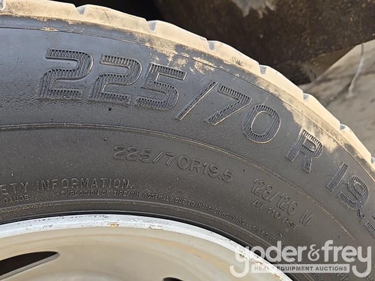 2014-dodge-service-truck-image-42