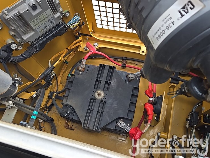 2016-caterpillar-312fgc-image-64