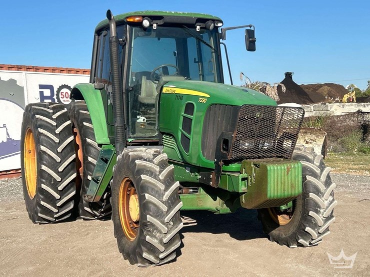 john-deere-7230-131hp-4wd-agricultural-utility-tractor-image-2