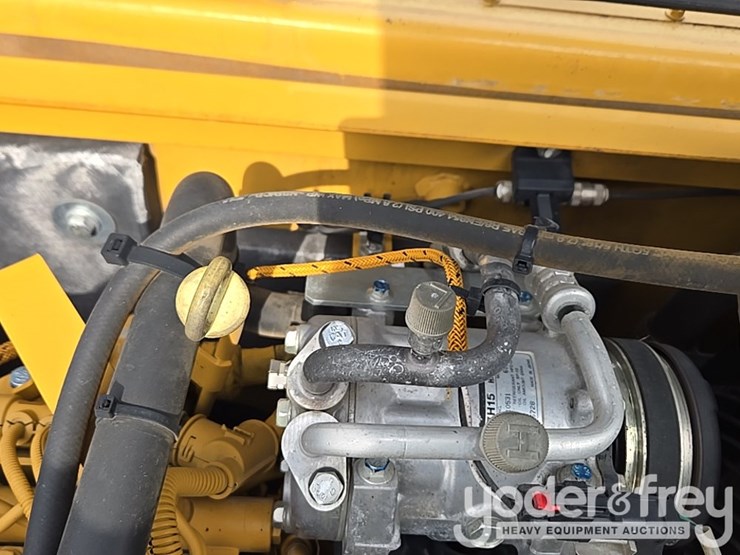 2016-caterpillar-312fgc-image-75