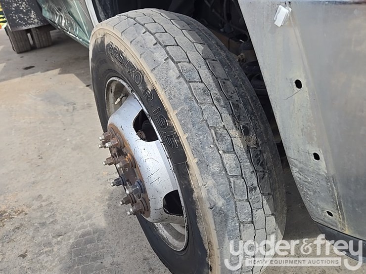 2014-dodge-service-truck-image-45