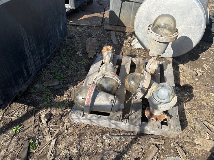 #139-•-(5)-explosion-proof-lights-image-2