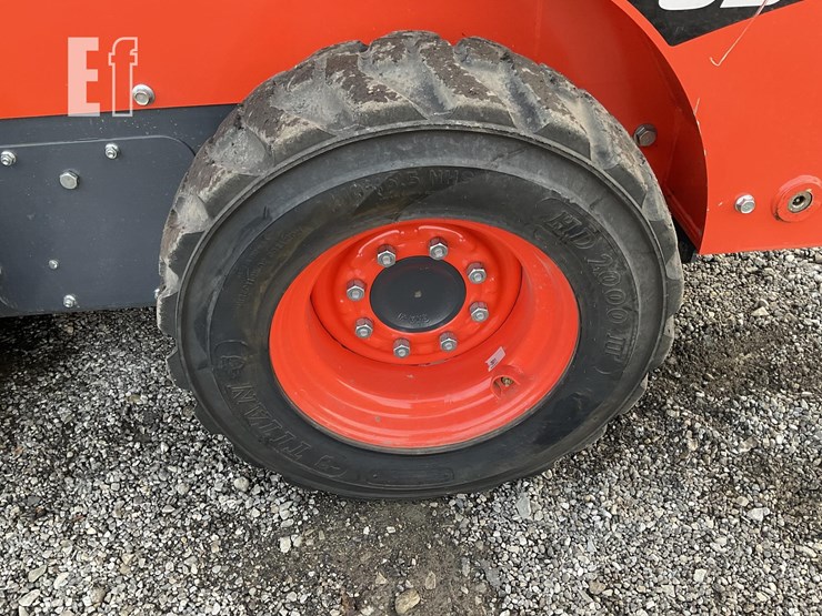 2021-kubota-ssv65-image-13