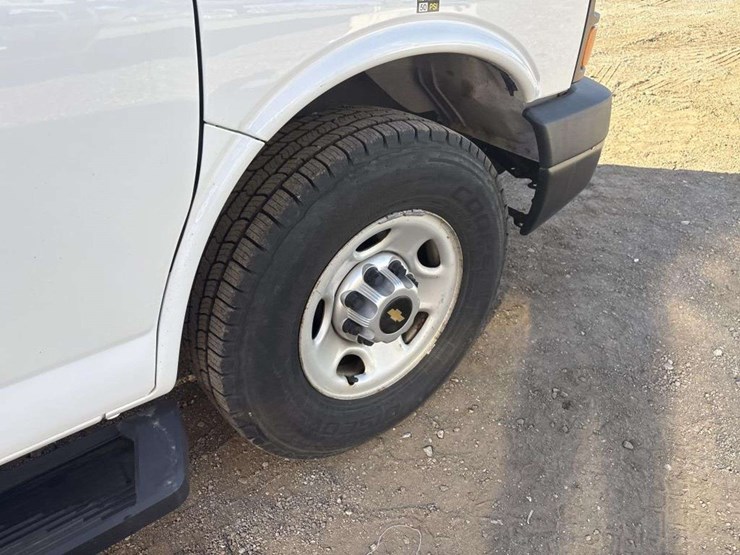 2013-chevrolet-2500-image-29