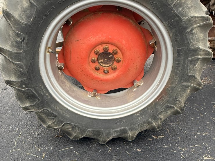 massey-ferguson-135-image-18