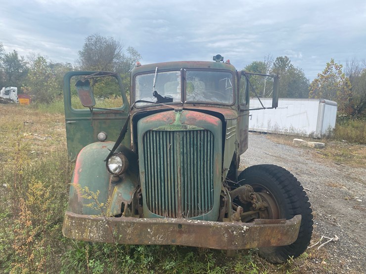 #71-•-1949-mack-tractor-image-2