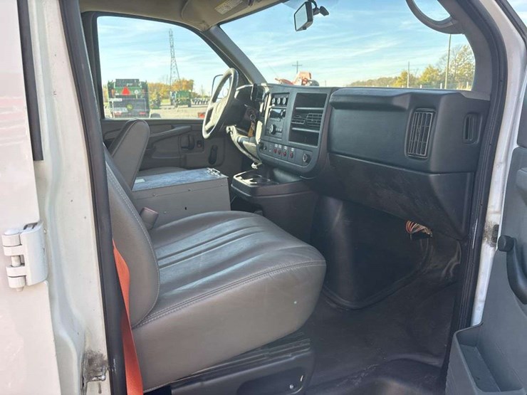 2013-chevrolet-2500-image-24