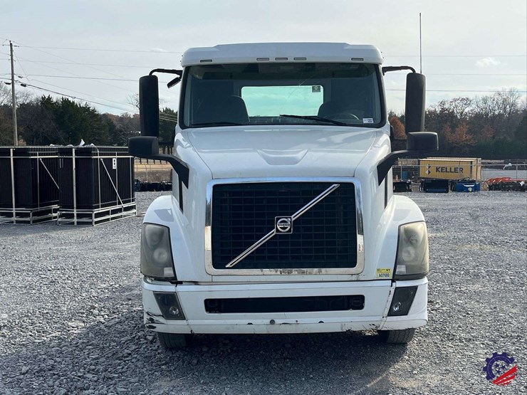 2016-volvo-d11-s/a-truck-tractor-image-13