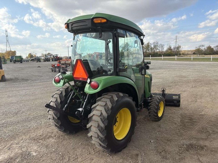 john-deere-3320-image-4
