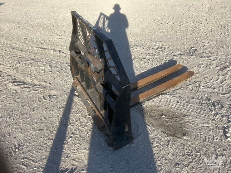 jcb-forks-and-frame-skid-steer-attachment-image-4