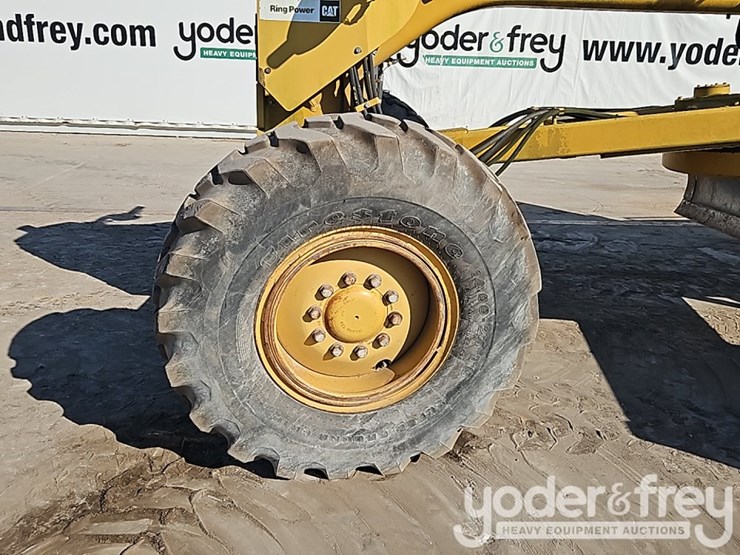 2012-caterpillar-120m-image-14