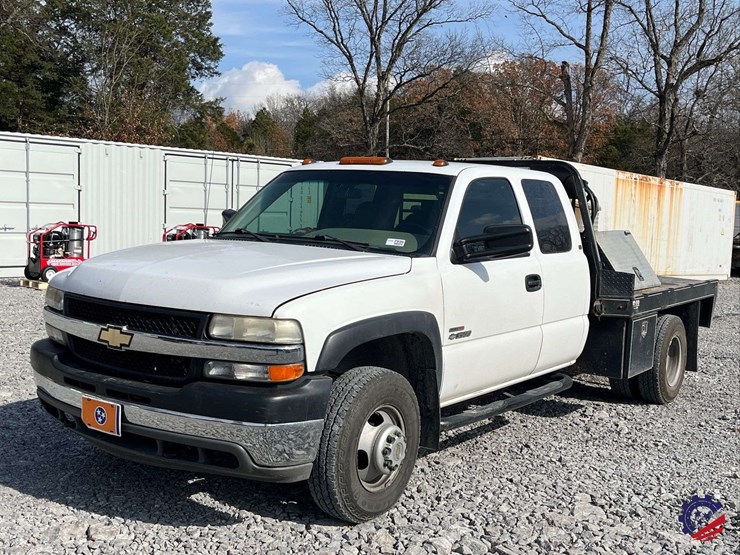 2002-chevrolet-silverado-flatbed-truck-image-12