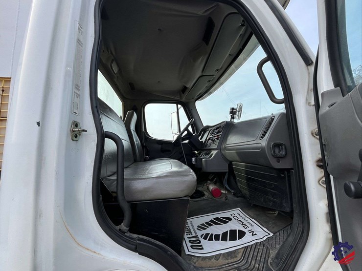 2005-freightliner-m2-business-class-s/a-water-truck-image-51