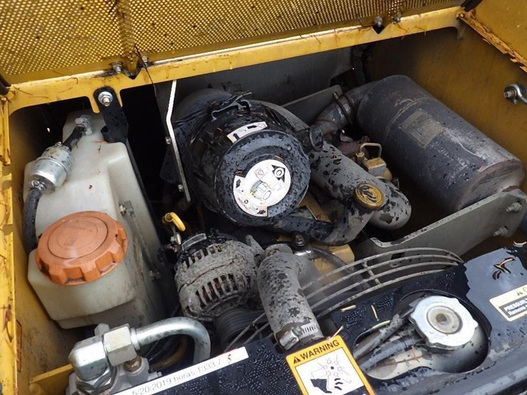 2011-deere-315-image-9