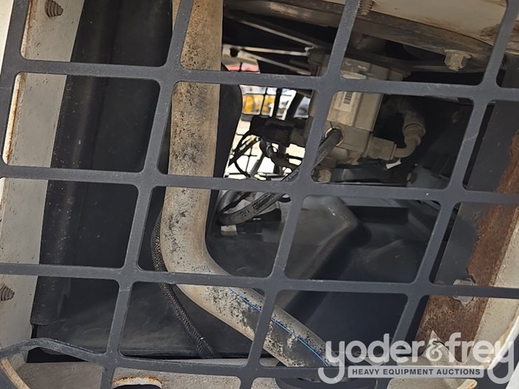 2021-bobcat-t595-image-33