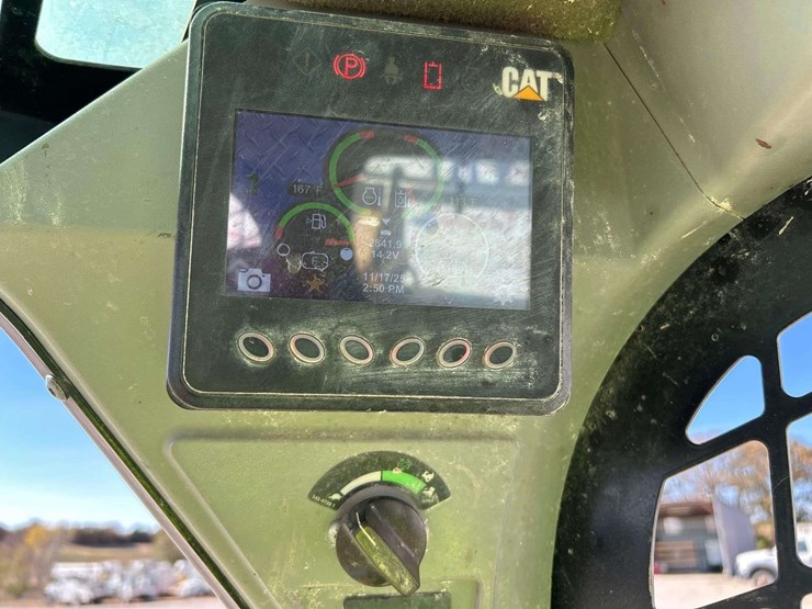 2020-caterpillar-259d3-image-11