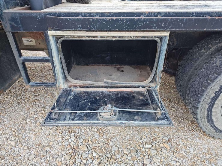 2014-freightliner-m2-106-image-18