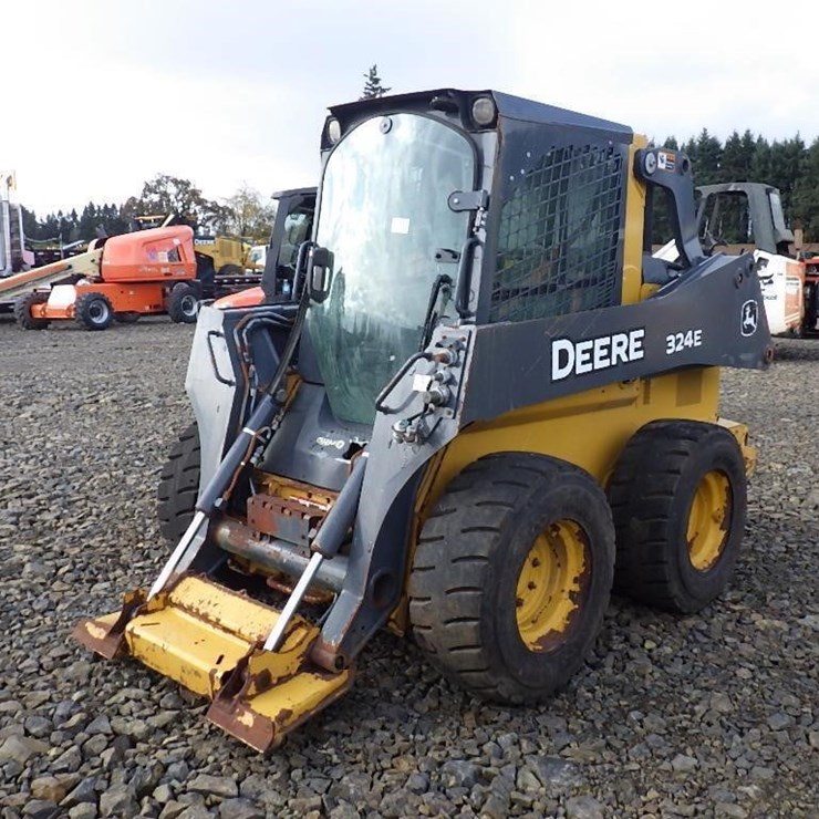 DEERE 324E