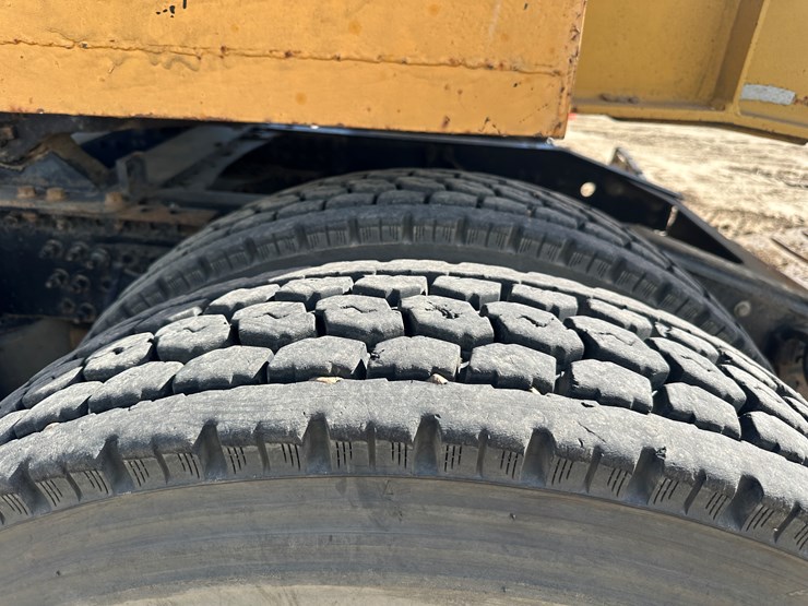 #33701-•-2011-mack-cxu-sleeper-truck-tractor-1m1aw09y4bm013132-image-7