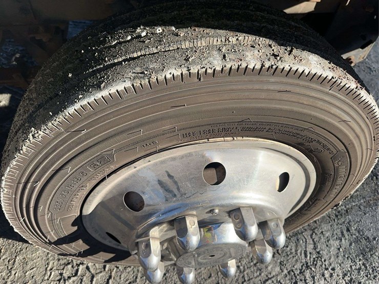 2008-freightliner-mt45-image-12