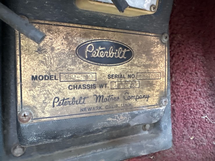 #68-•-peterbilt-tractor-for-parts-image-7