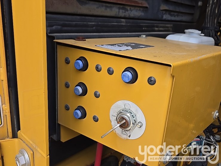 2016-caterpillar-312fgc-image-83