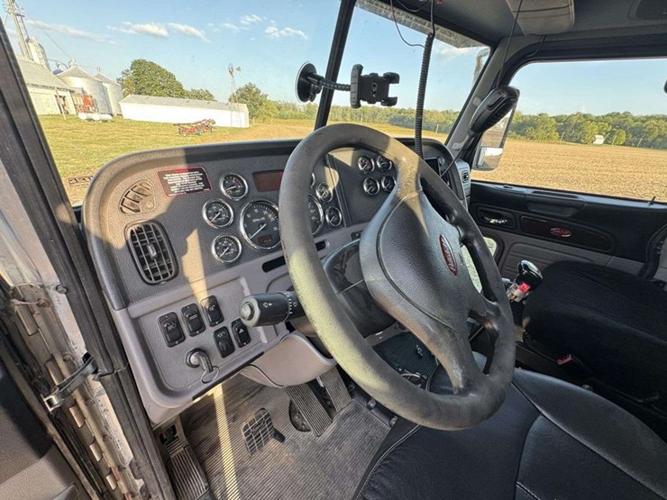2014-peterbilt-386-image-29