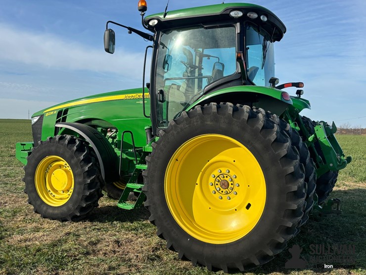 2011-john-deere-8235r-image-7
