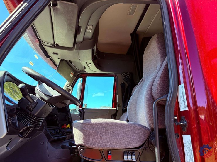 2017-international-prostar-image-73