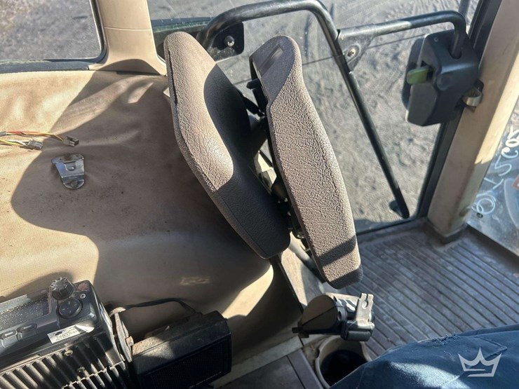 john-deere-7230-131hp-4wd-agricultural-utility-tractor-image-19