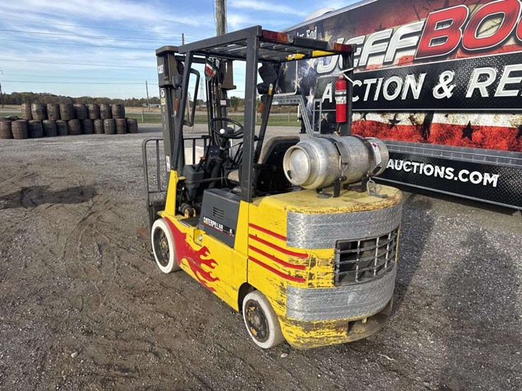 caterpillar-60-image-2