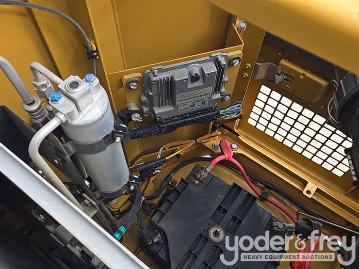 2016-caterpillar-312fgc-image-61