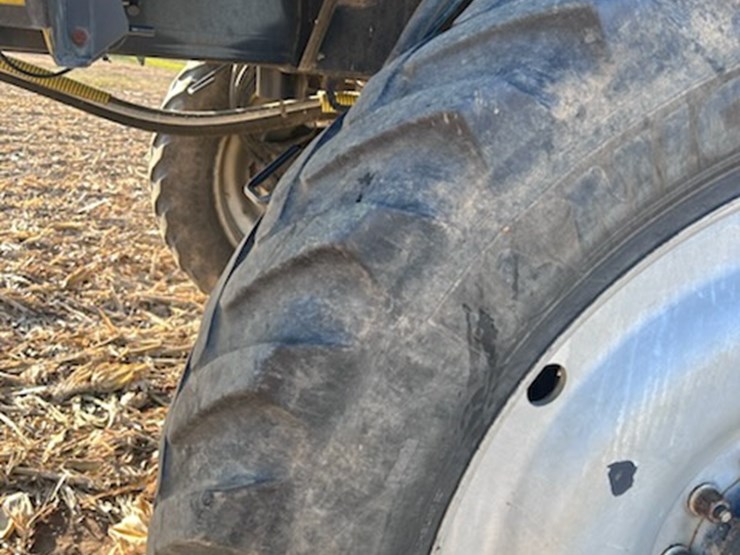 2011-case-ih-patriot-3330-image-13