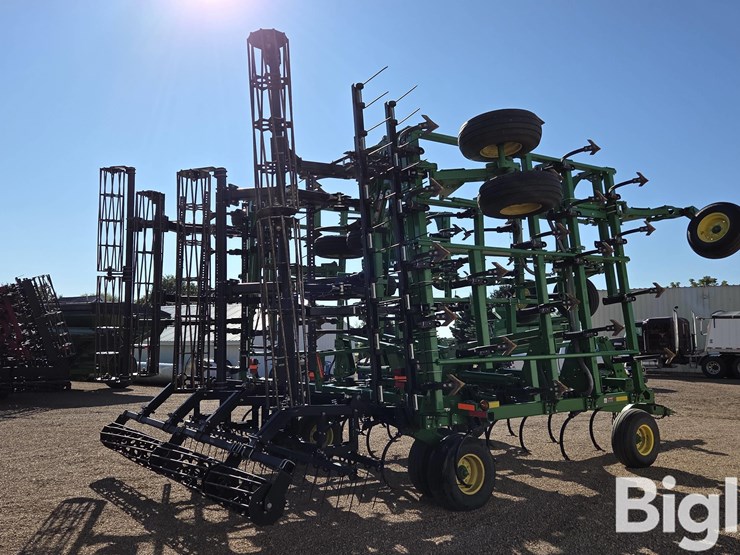 2014-john-deere-2210-image-5