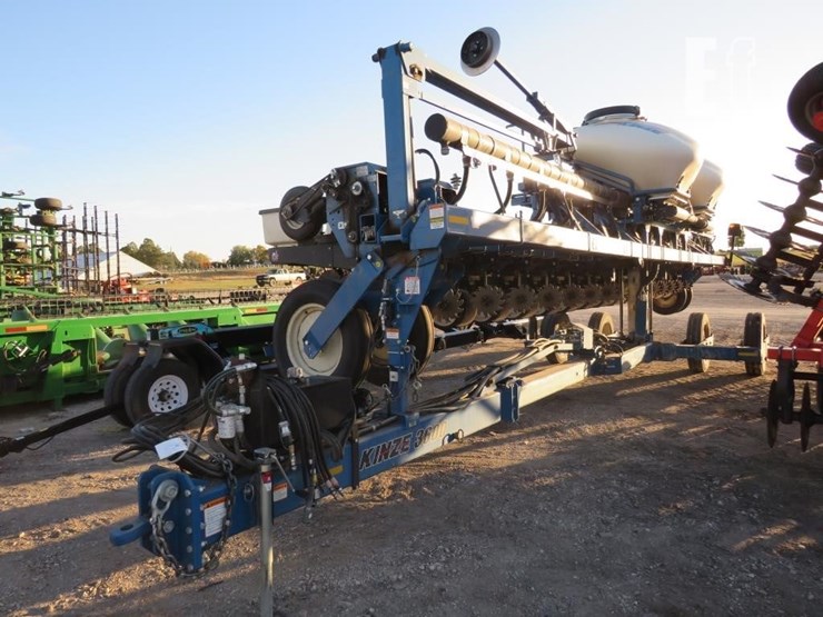 2011-kinze-3600-image-1