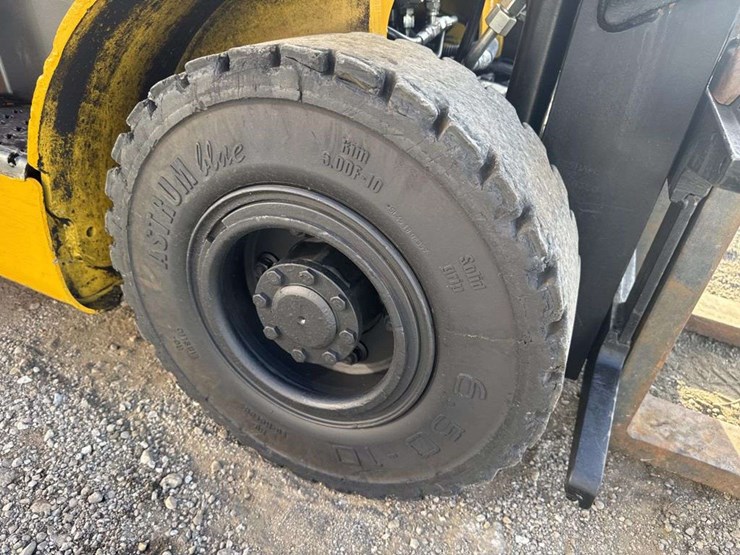 2016-yale-fork-lift-image-21