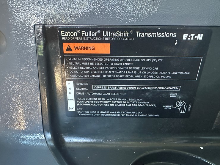 #33701-•-2011-mack-cxu-sleeper-truck-tractor-1m1aw09y4bm013132-image-83