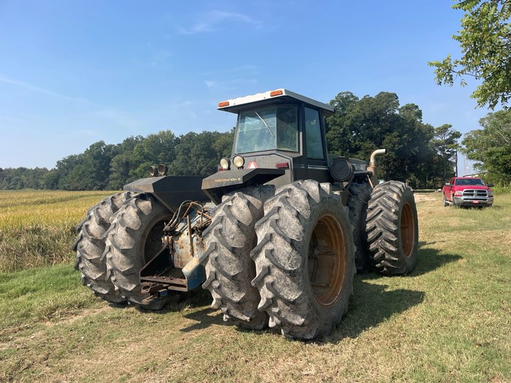 1991-versatile-876-image-3