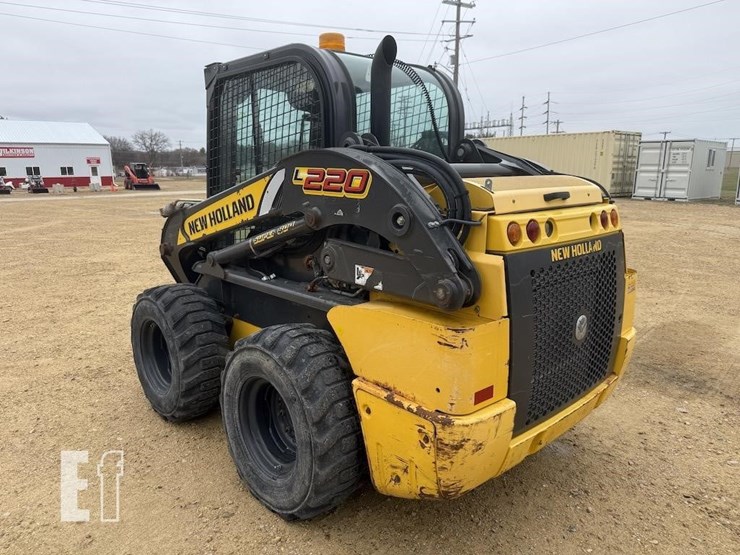 new-holland-l220-image-6