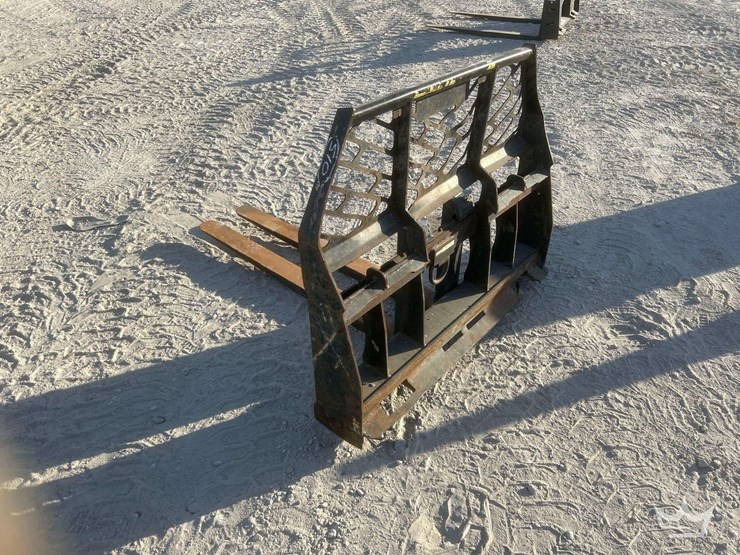 jcb-forks-and-frame-skid-steer-attachment-image-3