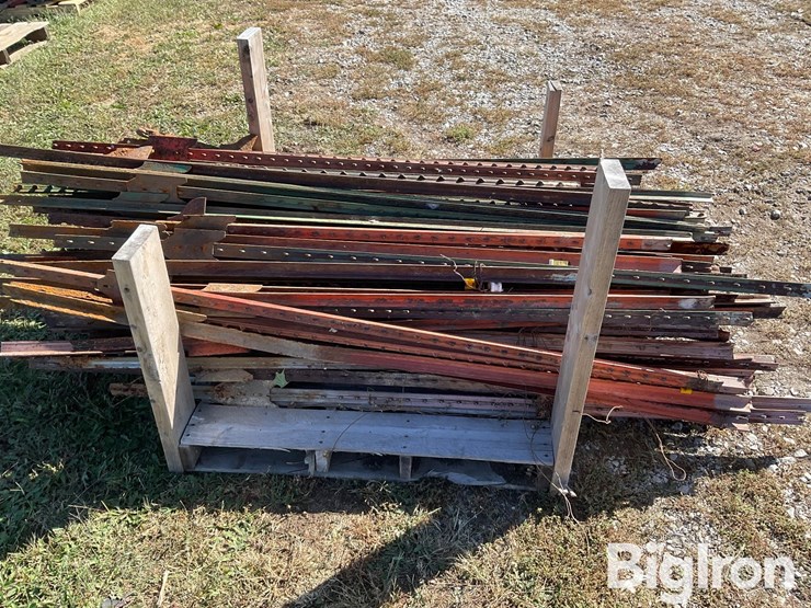 pallet-of-steel-fence-posts-image-6