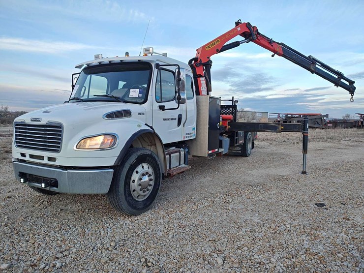 2014-freightliner-m2-106-image-1