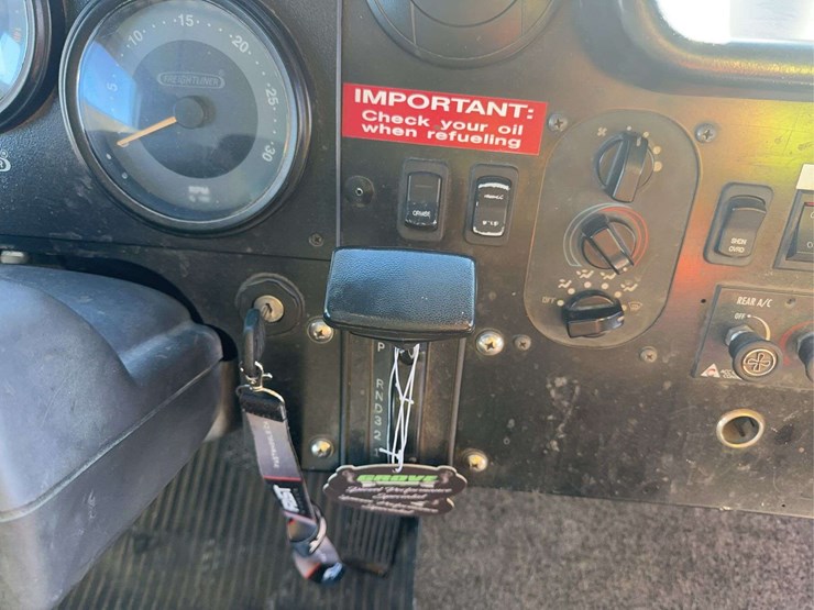 2008-freightliner-mt45-image-21