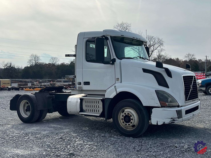 2016-volvo-d11-s/a-truck-tractor-image-6